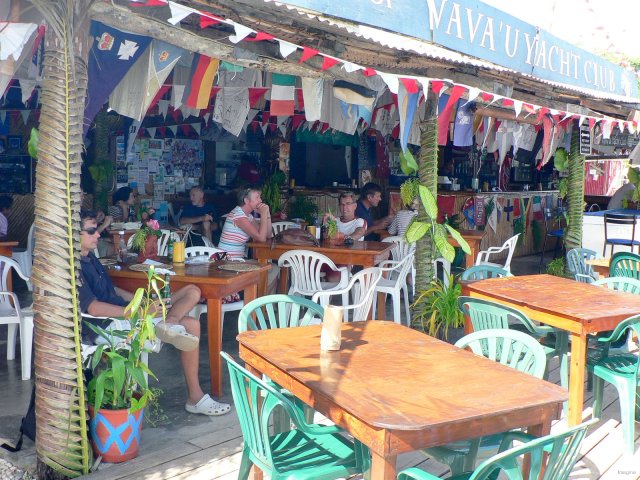 24- Dejeuner au Vava'u yacht club 